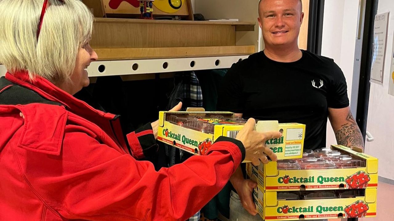 Dag van de Zorg: SP Horst aan de Maas brengt tomaatjes naar verzorgingsinstellingen