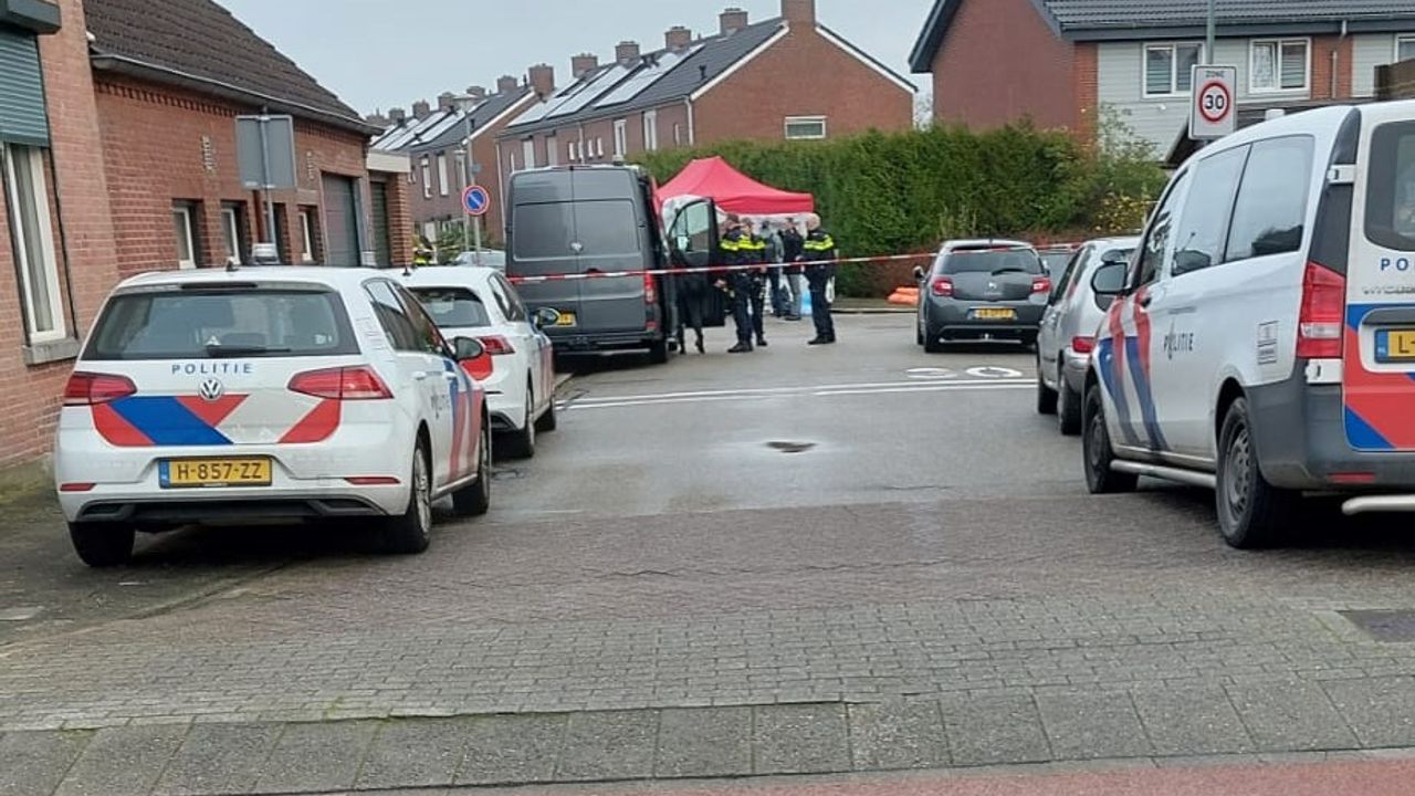 Politie onderzoekt dode in geparkeerde auto in Horst