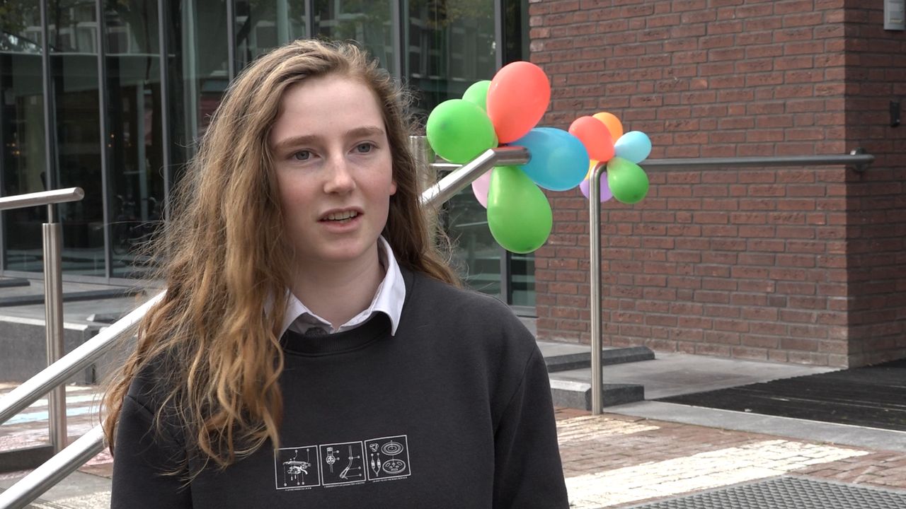 17-jarige Nina versiert gemeentehuis: 'Er is gewoon een paal vrij'