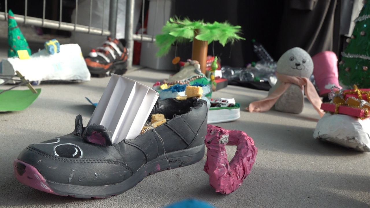 Leerlingen Dendron pimpen tientallen schoenen: tentoonstelling in centrum Horst