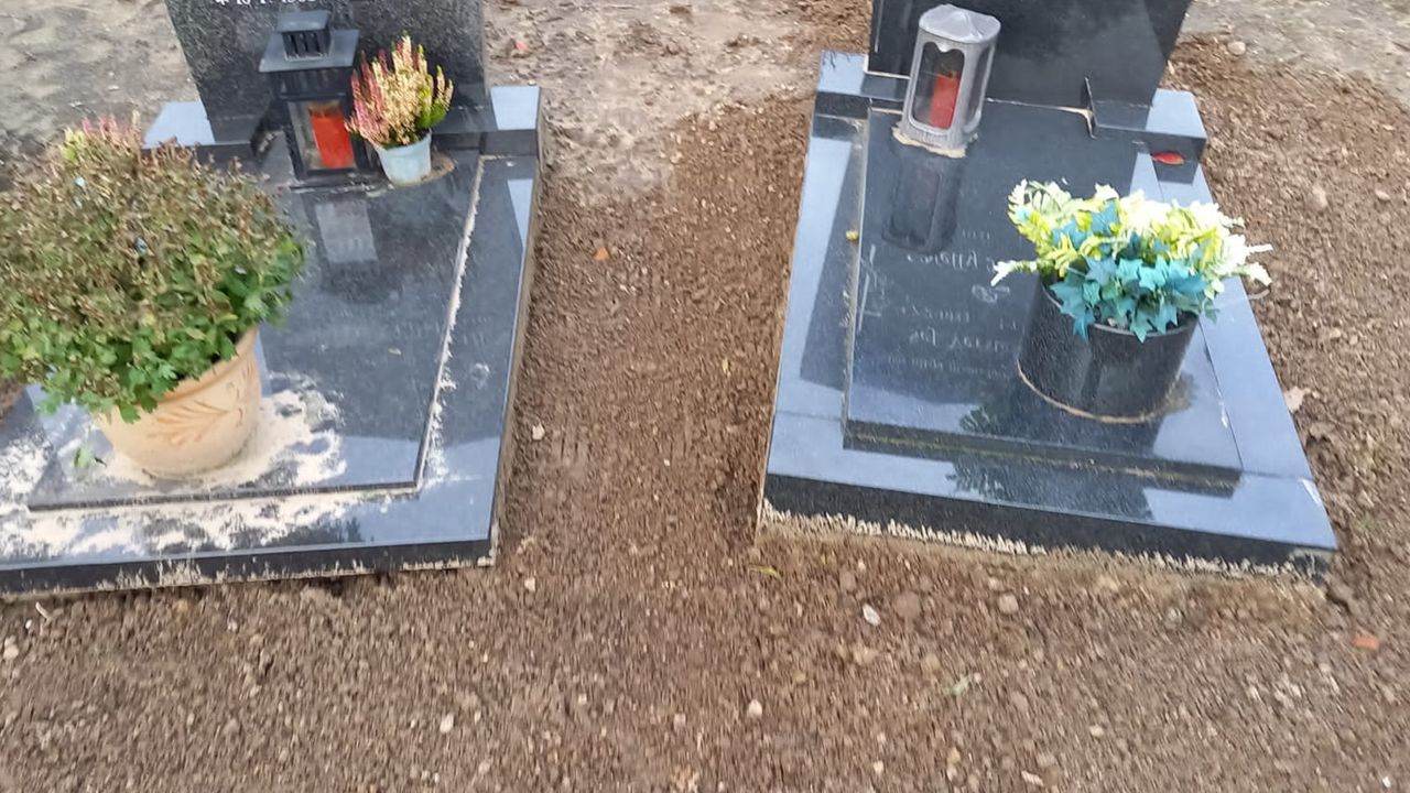 Graven kerkhof Meterik verzakt door vele regenval