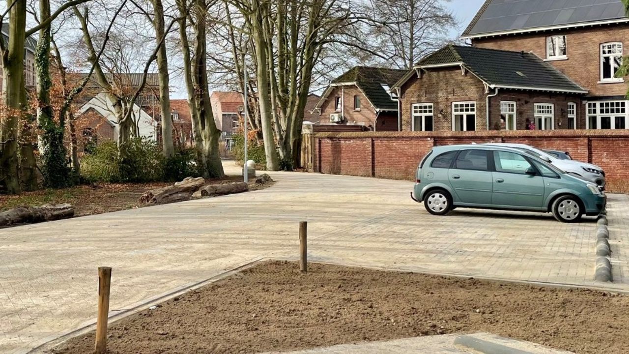 Parkeerplaats achter Koetshoês in Horst geopend