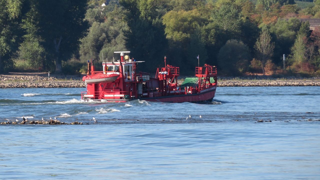 Bootje afgebrand op Maas bij Lottum: opvarenden aan wal