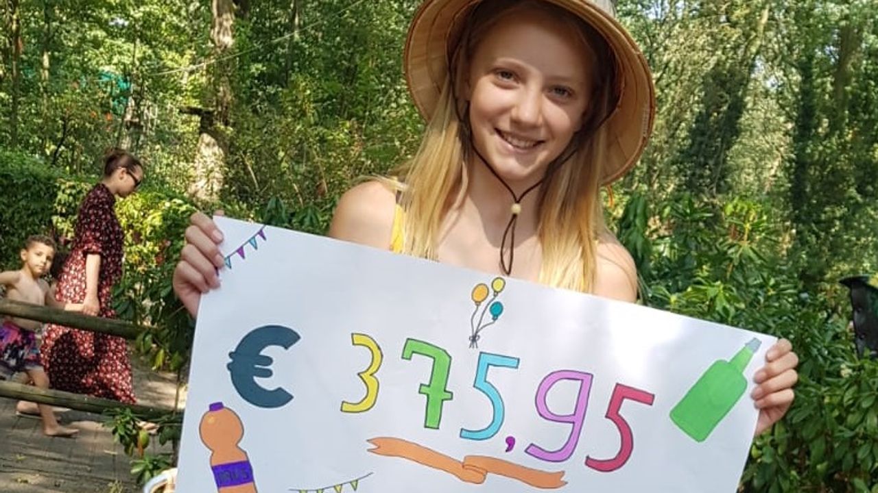 Rafke (13) uit Meerlo haalt zo'n 400 euro op voor vernield speelpark