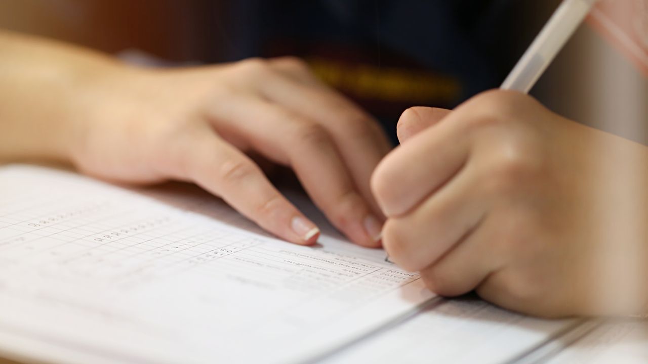 Studenten tevergeefs in spanning: examenuitslag vertraagd