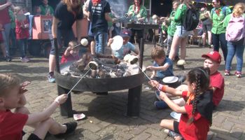 Meer dan duizend kinderen richting Melderslo voor KidsParty in De Locht